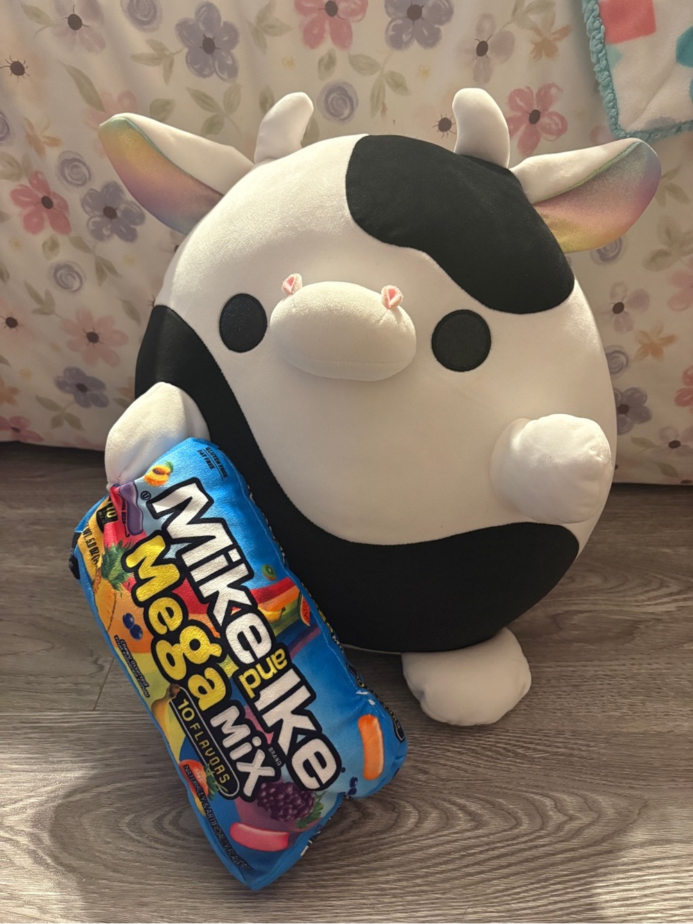 Zuru Mike and Ike cow